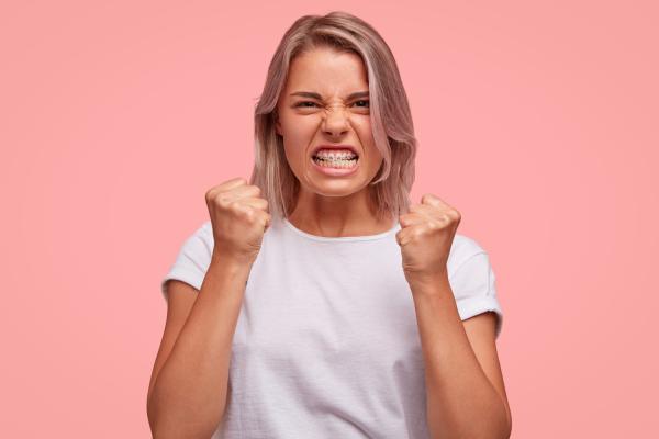 ¿Cómo actuar con una persona que se enfada por todo? - ¿Por qué algunas personas se enfadan por todo?: Causas más comunes