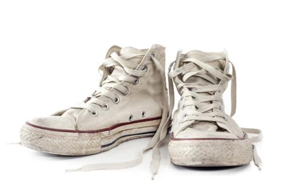 O que significa sonhar com sapato - Sonhar com sapatos usados