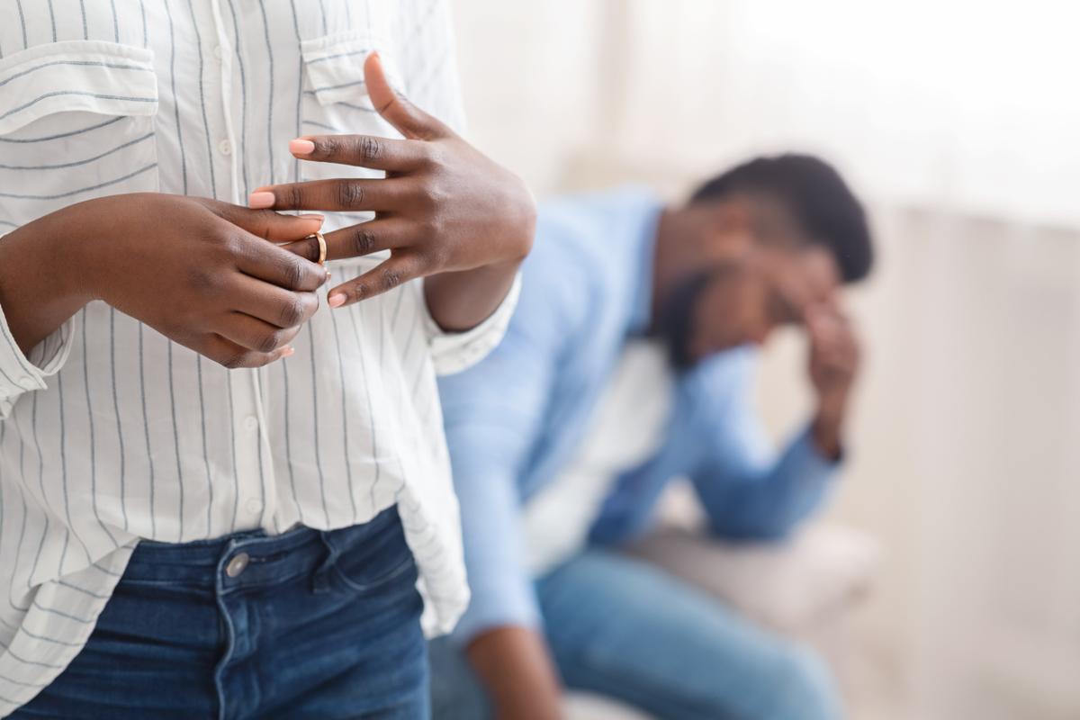 Meu marido me trai e não assume, o que fazer?