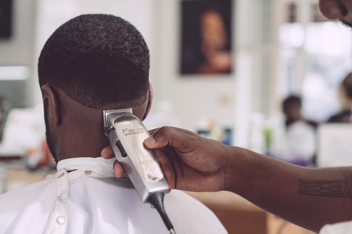 O que significa sonhar que está cortando o cabelo?