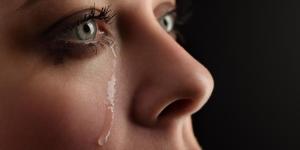 Vontade de chorar do nada é normal?