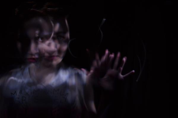 Transtorno Dissociativo de Identidade: o que é, sintomas e como tratar. - 1. Como se comporta uma pessoa com Transtorno Dissociativo de Identidade?