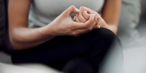 Por que a ansiedade deixa as mãos geladas?