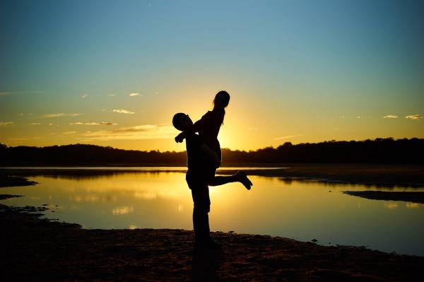 Como fazer meu marido sentir medo de me perder - 6. Expresse o amor de maneiras variadas