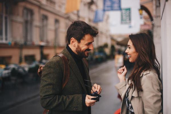 Como saber se ele me deseja sexualmente - Procura ter momentos a sós com você