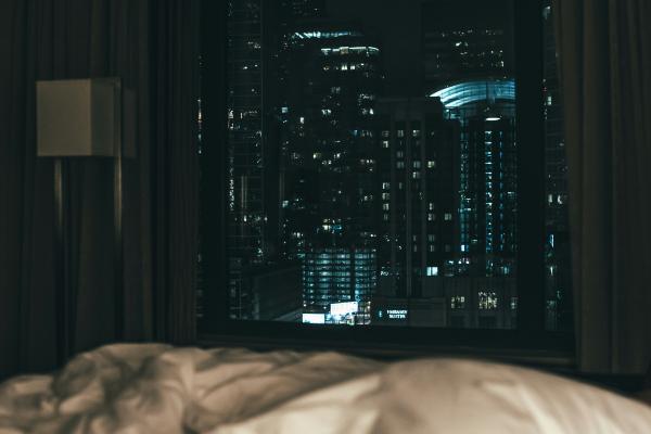 Ansiedade noturna: sintomas e como tratar