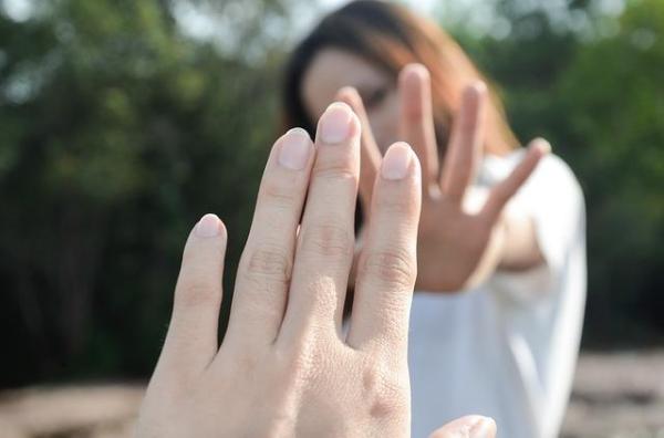 Como parar de pensar em alguém - Como parar de pensar em alguém - 4 momentos urgentes