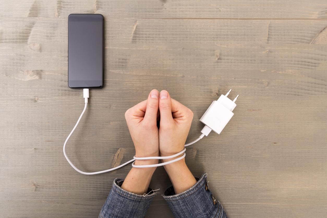 VÍCIO EM TECNOLOGIA: Sintomas, Consequências e Tratamento